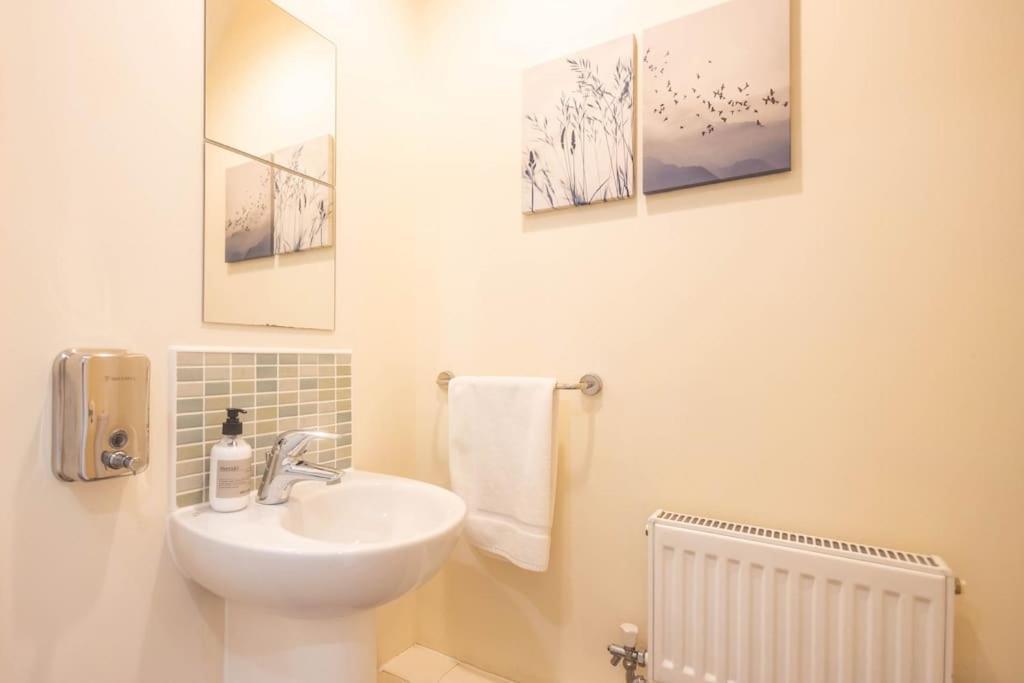 The Wellness Lodge- Gym, Table Tennis, Cinema, Parking And More! Bath Exterior photo